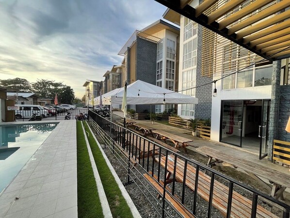 Outdoor dining - Melce Place Studio Unit Condo (Lapu-Lapu City)