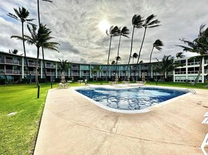 Outdoor pool - Peaceful, oceanfront,1-bedroom condo with AC, WiFi, on the west coast of Oahu. (Waianae)