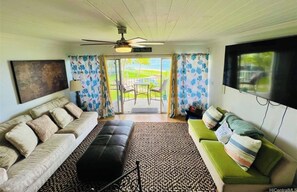 Smart TV - Peaceful, oceanfront,1-bedroom condo with AC, WiFi, on the west coast of Oahu. (Waianae)
