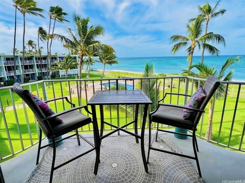 Peaceful, oceanfront,1-bedroom condo with AC, WiFi, on the west coast of Oahu.