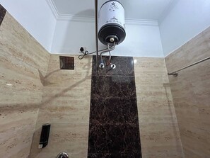 Bathroom amenities - Entire 3bhk Luxury Flat in Zirakpur-panchkula-chandigarh-mohali, Punjab, India (Dera Bassi)