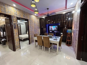 อพาร์ทเมนท์, 3 ห้องนอน, พร้อมสิ่งอำนวยความสะดวกสำหรับผู้พิการ, สูบบุหรี่ได้ | ห้องรับประทานอาหาร