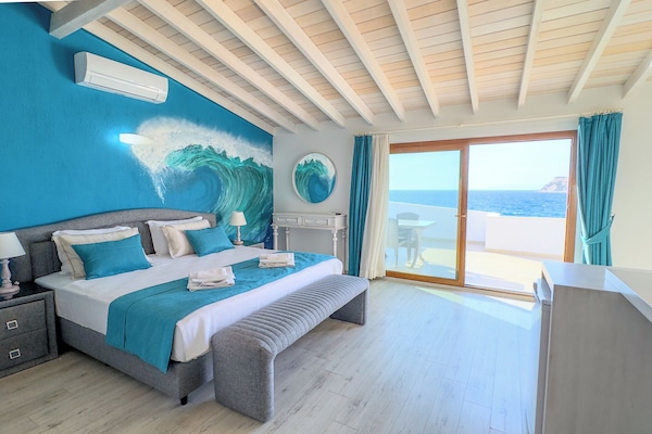 Habitación Deluxe, vista al mar | Ropa de cama de alta calidad y tabla de planchar con plancha