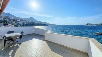 Deluxe Room, Sea View | Terrace/patio