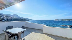 Chambre Deluxe, vue mer | Literie de qualité supérieure, fer et planche à repasser, Wi-Fi gratuit
