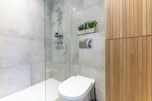 Luxury Apartment | Bathroom - Pontcanna Pearl-Cardiff City Centre (Cardiff)
