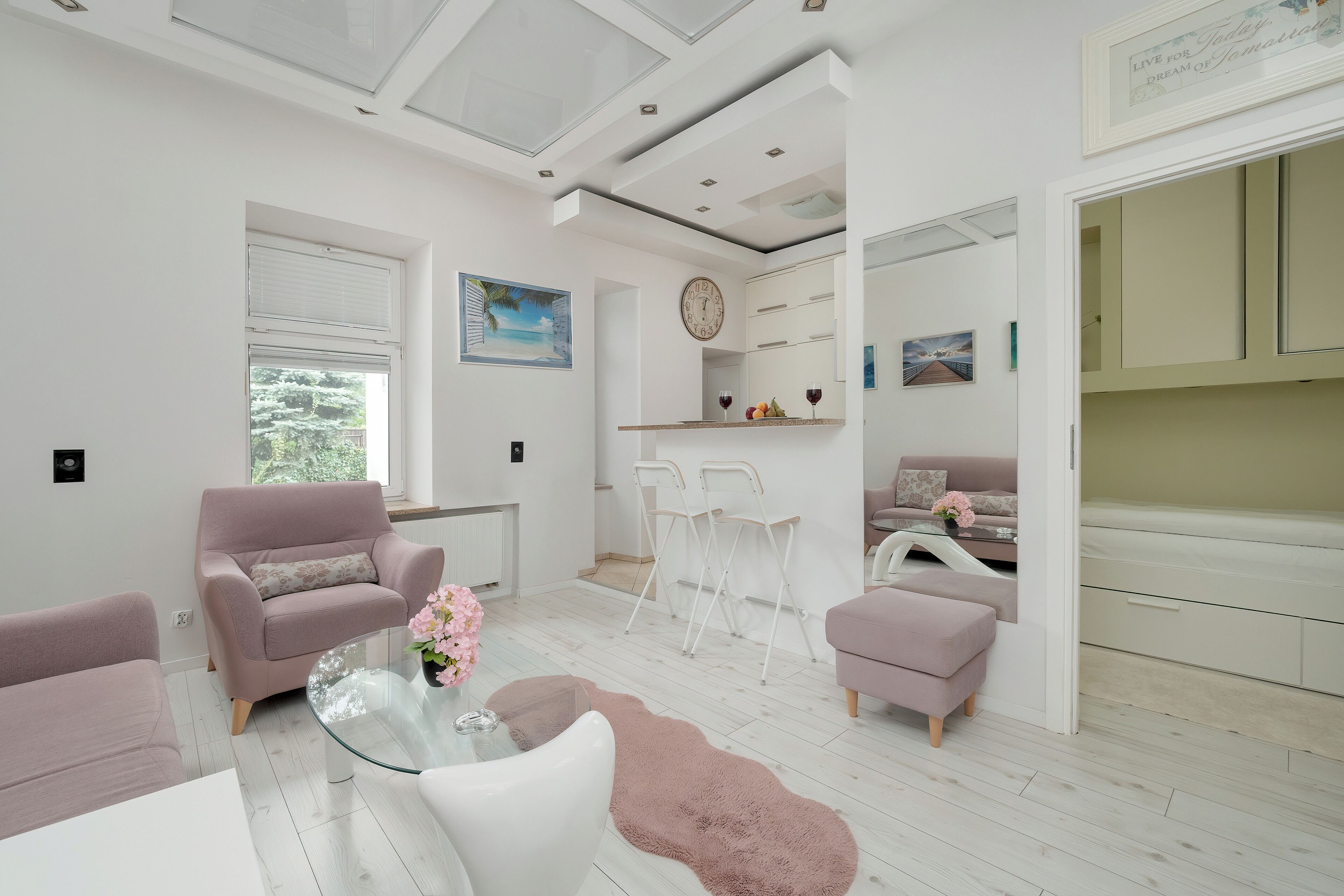 อพาร์ทเมนท์, 1 ห้องนอน, ห้องครัว | ห้องนั่งเล่น | สมาร์ททีวี 45 นิ้ว พร้อมช่องดิจิตอล