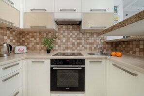 Apartment, 1 Bedroom, Kitchen | Private kitchen