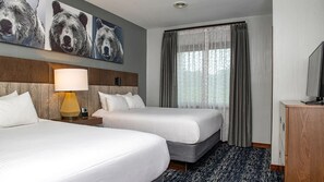 2 bedrooms, iron/ironing board, free WiFi, bed sheets - Unforgettable Family Fun at Wyn. Glacier Canyon- Water Park Passes Included-2 Bd (Baraboo)