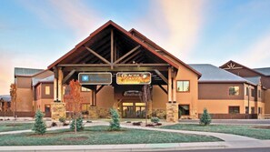 Exterior - Unforgettable Family Fun at Wyn. Glacier Canyon- Water Park Passes Included-2 Bd (Baraboo)