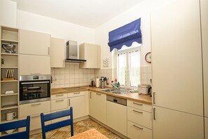 KylskÄp, mikrovÄgsugn, ugn och spishÀll