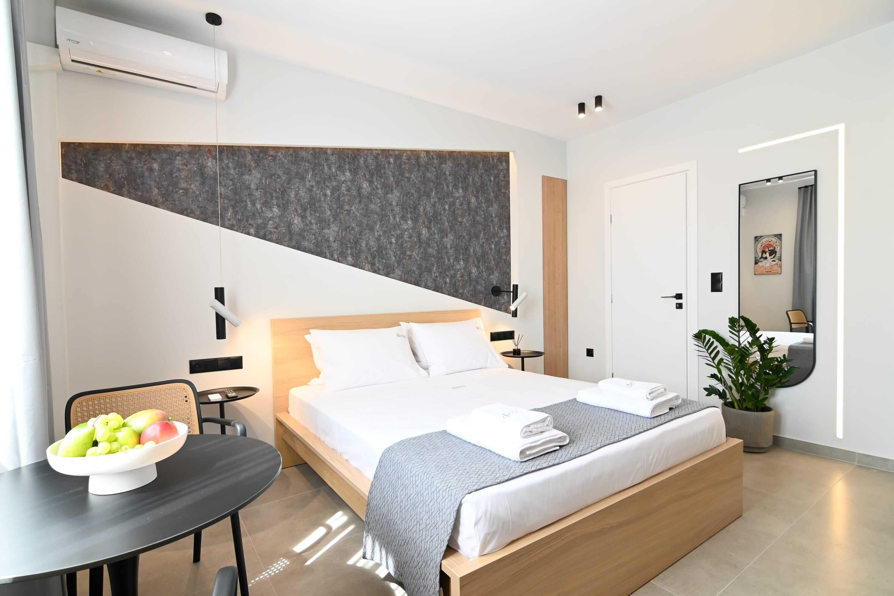 Tabla de planchar con plancha, wifi y ropa de cama 