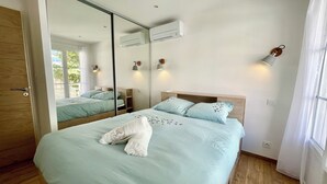 2 Schlafzimmer, Schreibtisch, Bügeleisen/Bügelbrett, Reisekinderbett