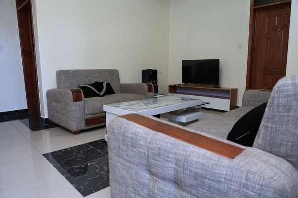 Smart TV - 2 cozy parallel apartments in the heart of Kigali (Kigali)