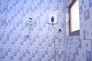Shower, towels, toilet paper - 2 cozy parallel apartments in the heart of Kigali (Kigali)
