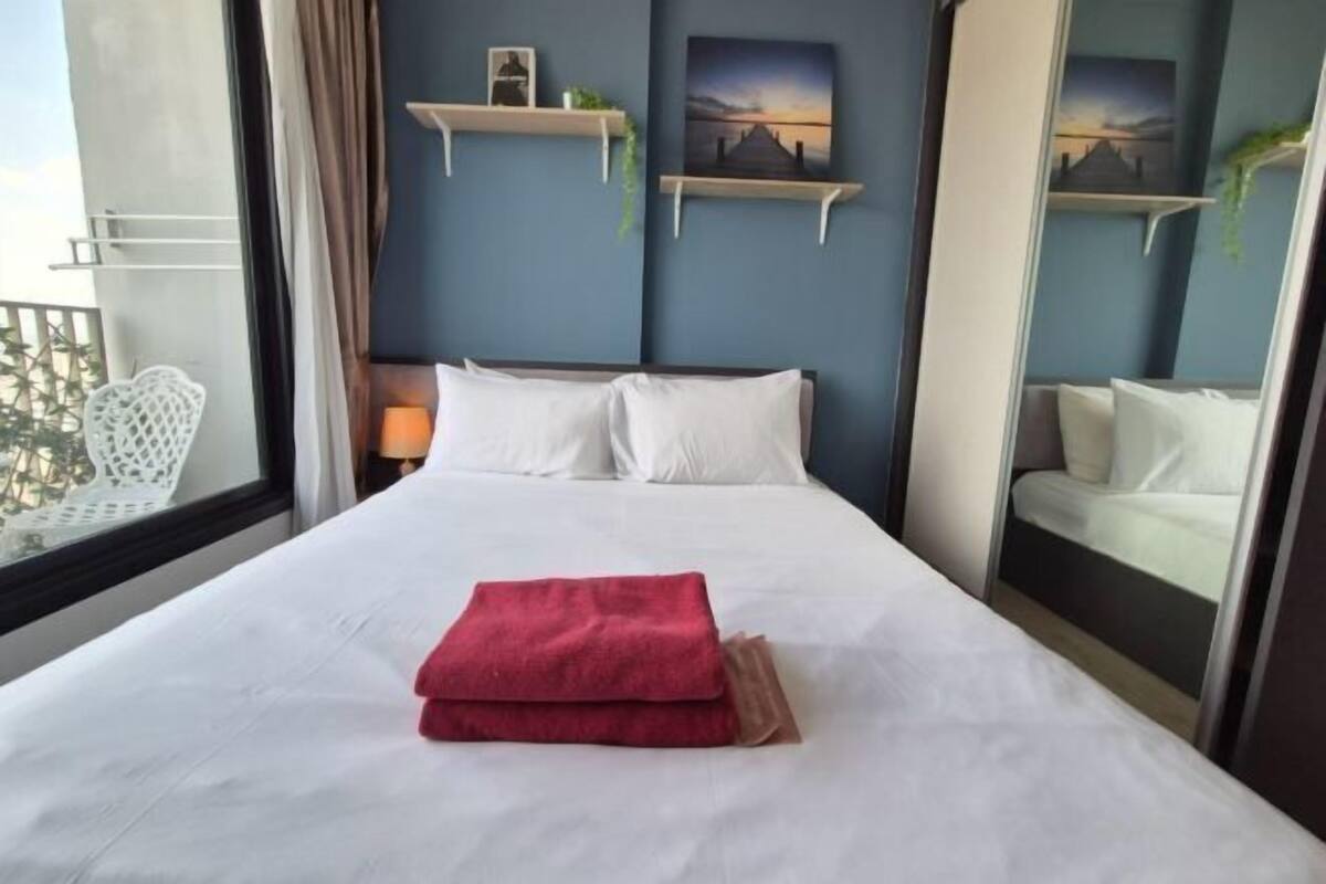 Blackout curtains, soundproofing, iron/ironing board, free WiFi