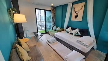 Perfect 2BR 2BA for Family & Friend, City View | Blackout drapes, soundproofing, iron/ironing board, free WiFi