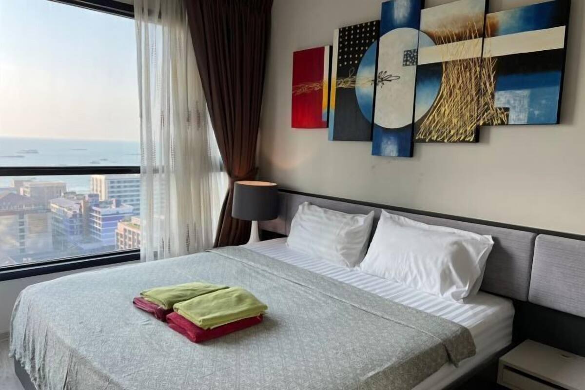 Blackout curtains, soundproofing, iron/ironing board, free WiFi