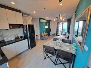 Premium Condo, 2 Bedrooms, Kitchen, Sea View | Blackout curtains, soundproofing, iron/ironing board, free WiFi