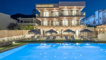 Seasonal outdoor pool, pool umbrellas, sun loungers