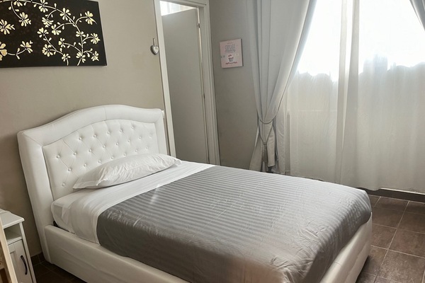 Single Room | Desk, WiFi (free)