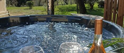 Baignoire à remous extérieure