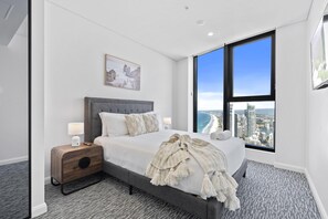 3 bedrooms, desk, iron/ironing board, free WiFi - Modern Luxury 3 Bedroom Apartment with Ocean View (Meriton 6609 - 7N - NB) (Surfers Paradise)