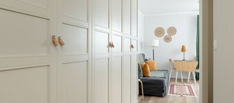 Modern Studio With Parking by Renters