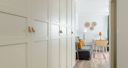 Modern Studio With Parking by Renters