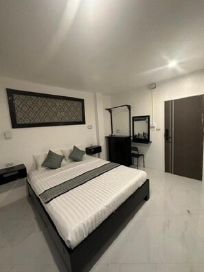 Superior Double Room | Free WiFi - Downtown Hostel (Luang Prabang)