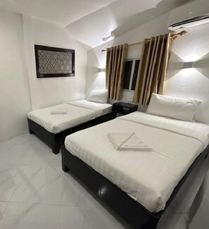 Superior Twin Room - Downtown Hostel  (Luang Prabang)