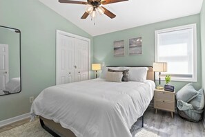 4 bedrooms, iron/ironing board, WiFi, bed sheets