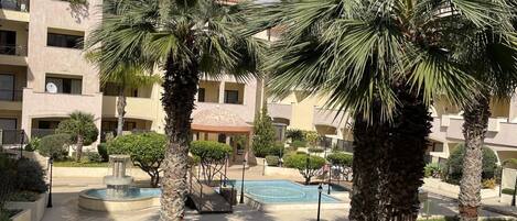 Una piscina cubierta