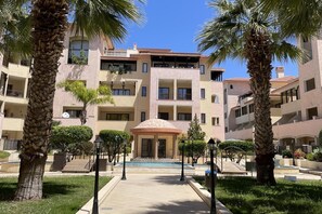 Exterior - 2 Bed Townhouse Sleeps 4 - Pool - Patio & Balcony (Paphos)