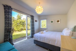 2 عدّة غرف نوم ومكواة/لوح كي وخدمة الإنترنت وملاءات أسرّة