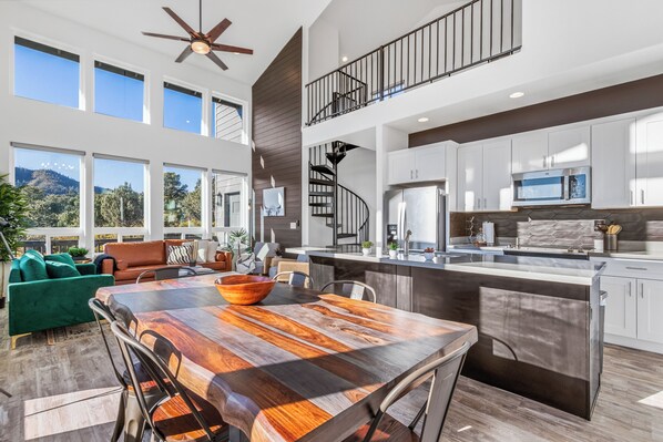 Microonde, forno, piano cottura, lavastoviglie