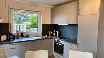 Kühlschrank, Ofen, Herdplatte, Geschirrspüler