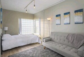 2 bedrooms, iron/ironing board, WiFi, bed sheets