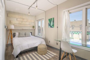 5 bedrooms, iron/ironing board, WiFi, bed sheets