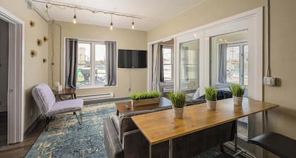 Appleton Apartment: 2 Bedrooms, Free Parking!
