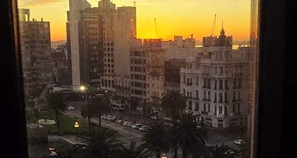 Gran vista plaza de Independencia, Palacio Salvo