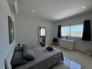 3 bedrooms, desk, iron/ironing board, free WiFi - Carousel - Apartment 1 (Qrendi)