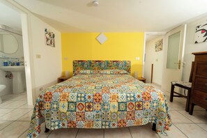 2 chambres, coffres-forts dans les chambres, bureau