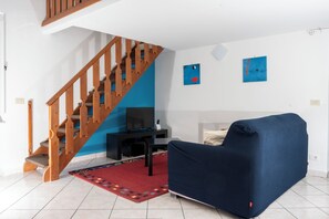 Smart TV, video-game console, books, stereo