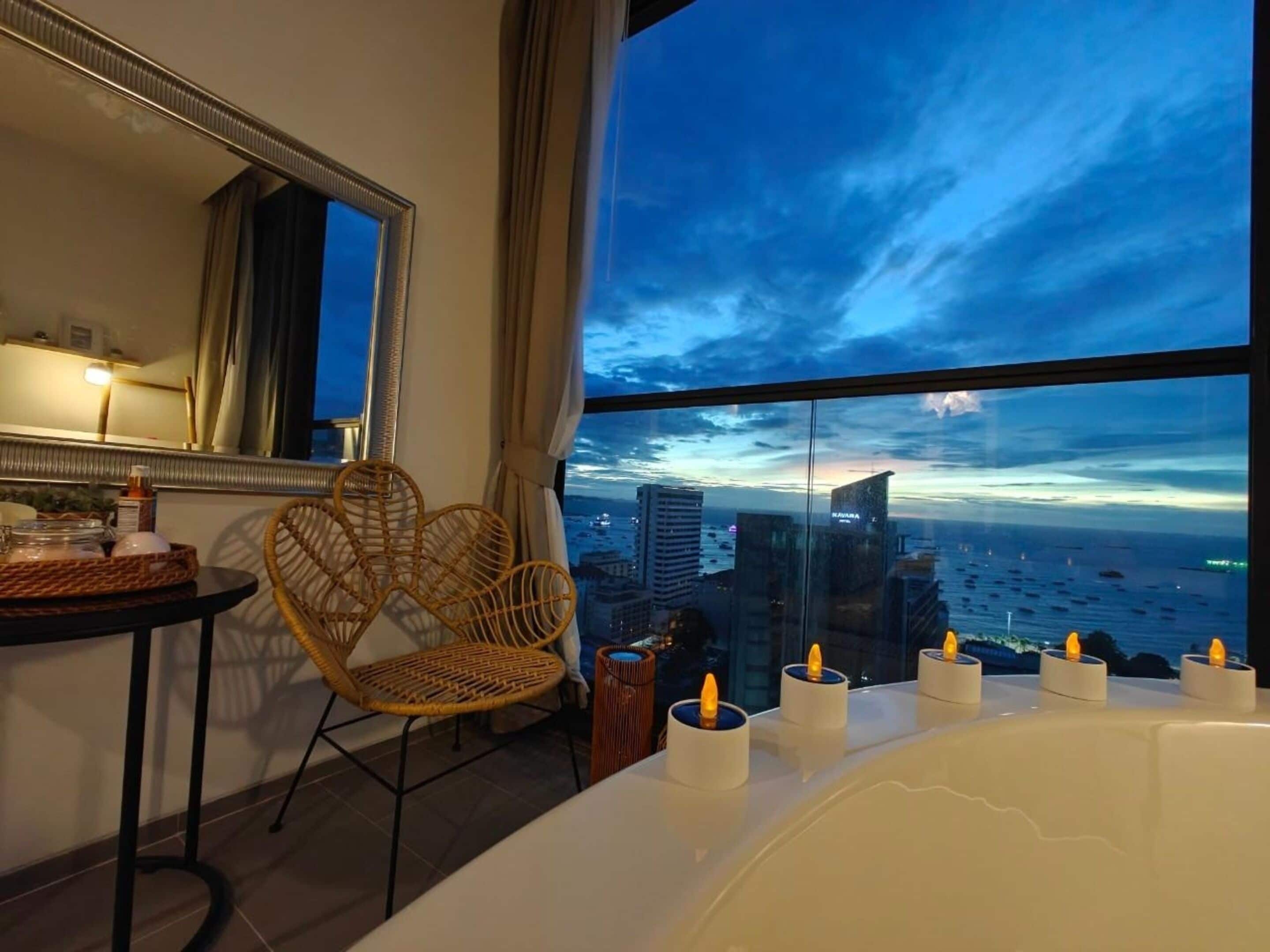 Premium bedding, in-room safe, individually decorated