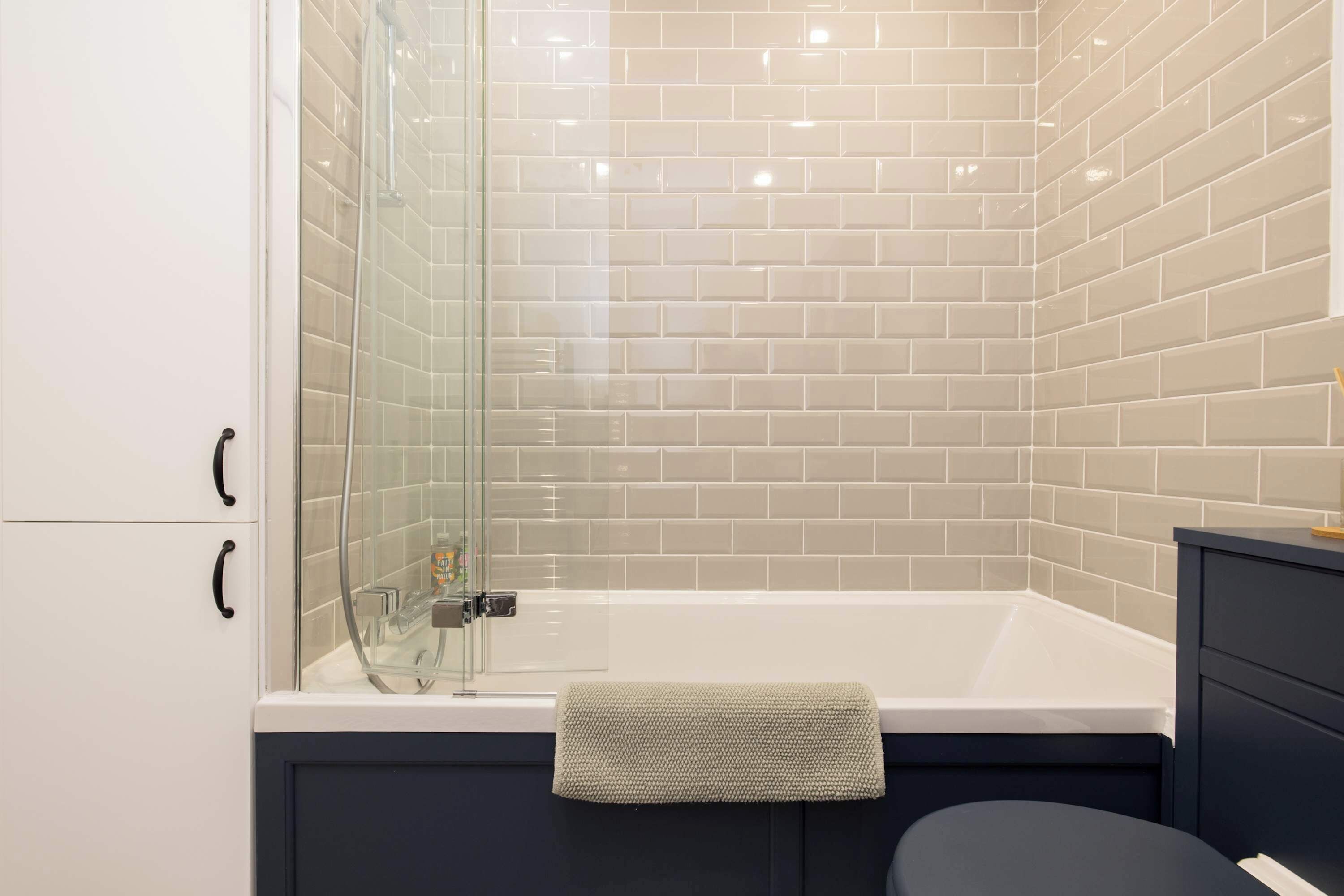 Dusche, Haartrockner, Shampoo