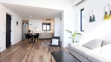 House, Smoking | 12 bilik tidur, meja