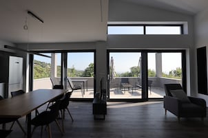 12 habitaciones y escritorio 
