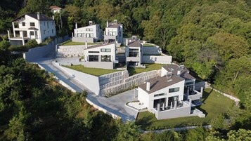 12 多间卧室、办公桌