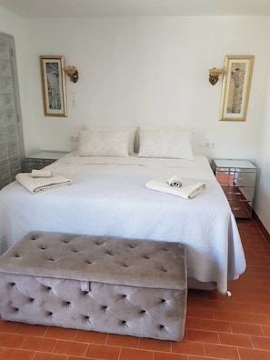 5 habitaciones, tabla de planchar con plancha y wifi gratis 